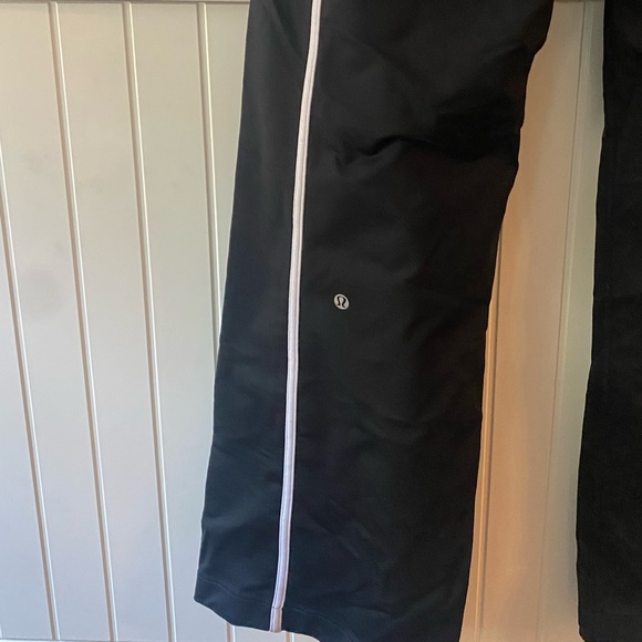 2000’s Low Waist Lululemon Wide Leg Yoga Pants - Picture 2 of 4